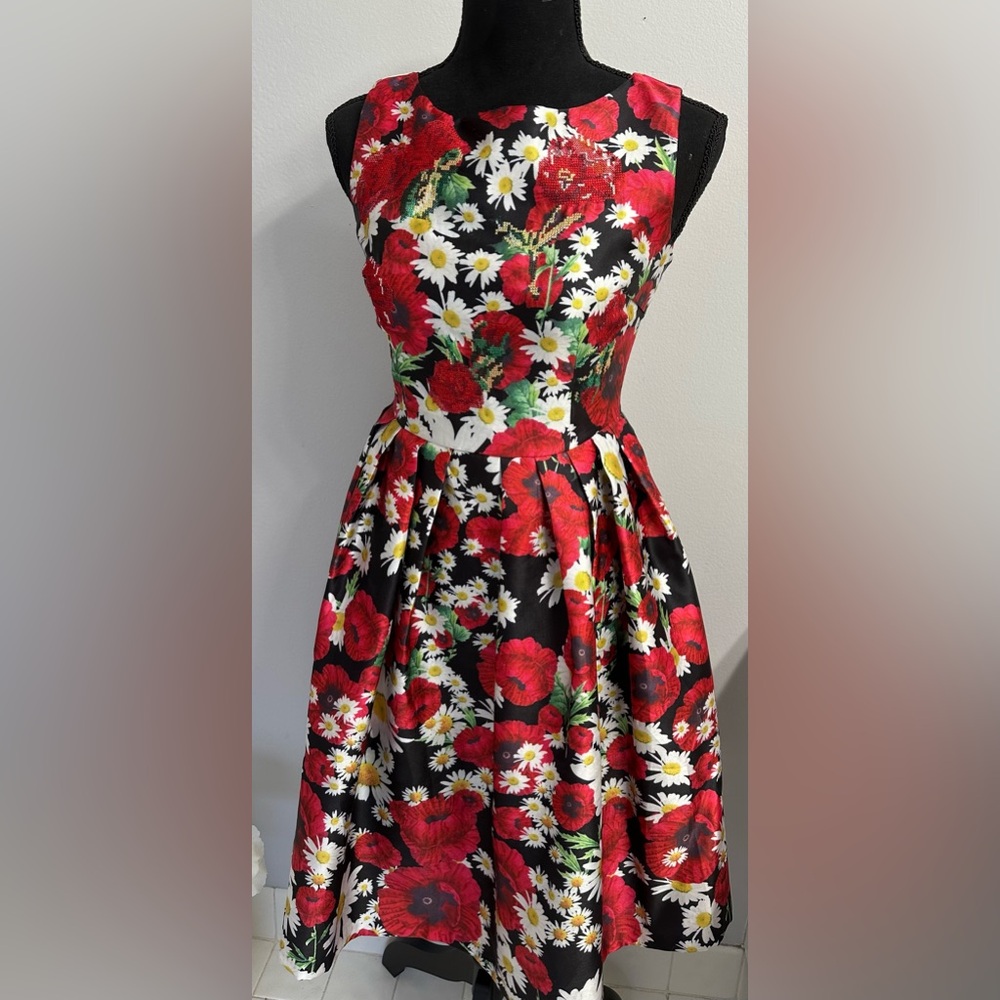 Black Multi  floral dress! Looks  like new. Size small
